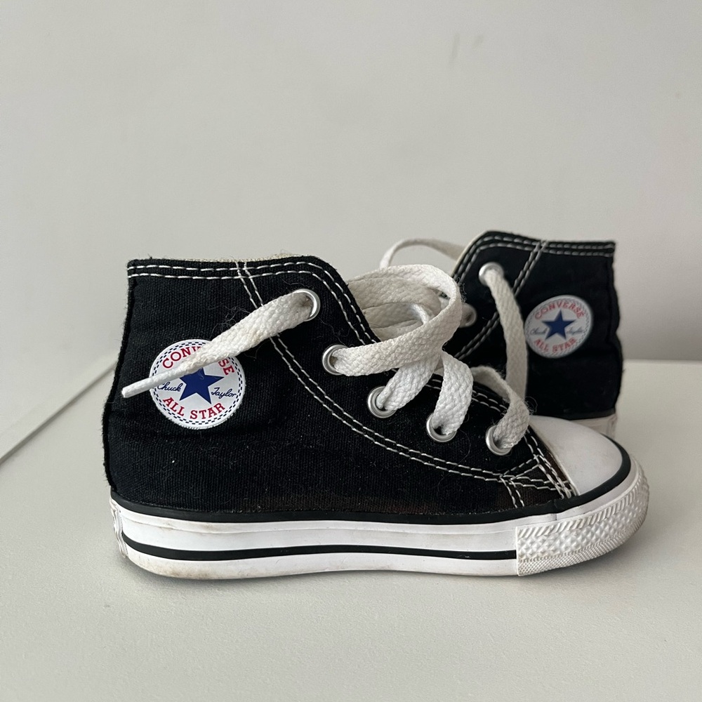 Converse Chuck Taylor. Toddler 6C